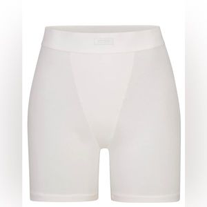 NWT SKIMS FITS EVERYBODY BOYFRIEND BOXER